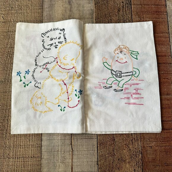 Vintage Hand-Painted Soft Cover Christmas Storybook With Illustrations - Picture 2 of 8